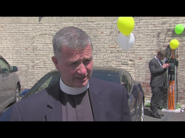 Thumbnail image for Newark Clergy Give Electric Vehicles Their Blessing
